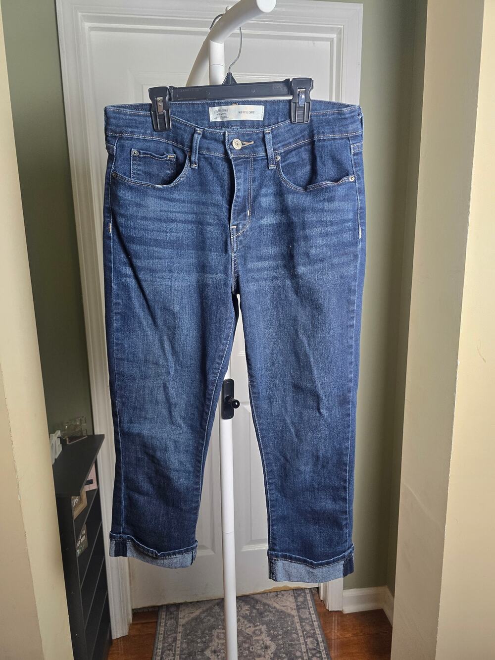 Signature by Levi Strauss Women's Size 10 Mid Rise Cuffed Capri Jeans Dark Wash